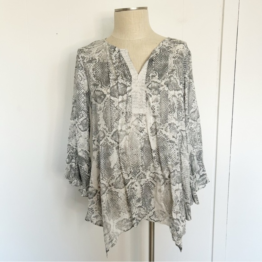 Haute Hippie Tribe Grey Snakeskin Bell Sleeve Handkerchief Hem Top Medium